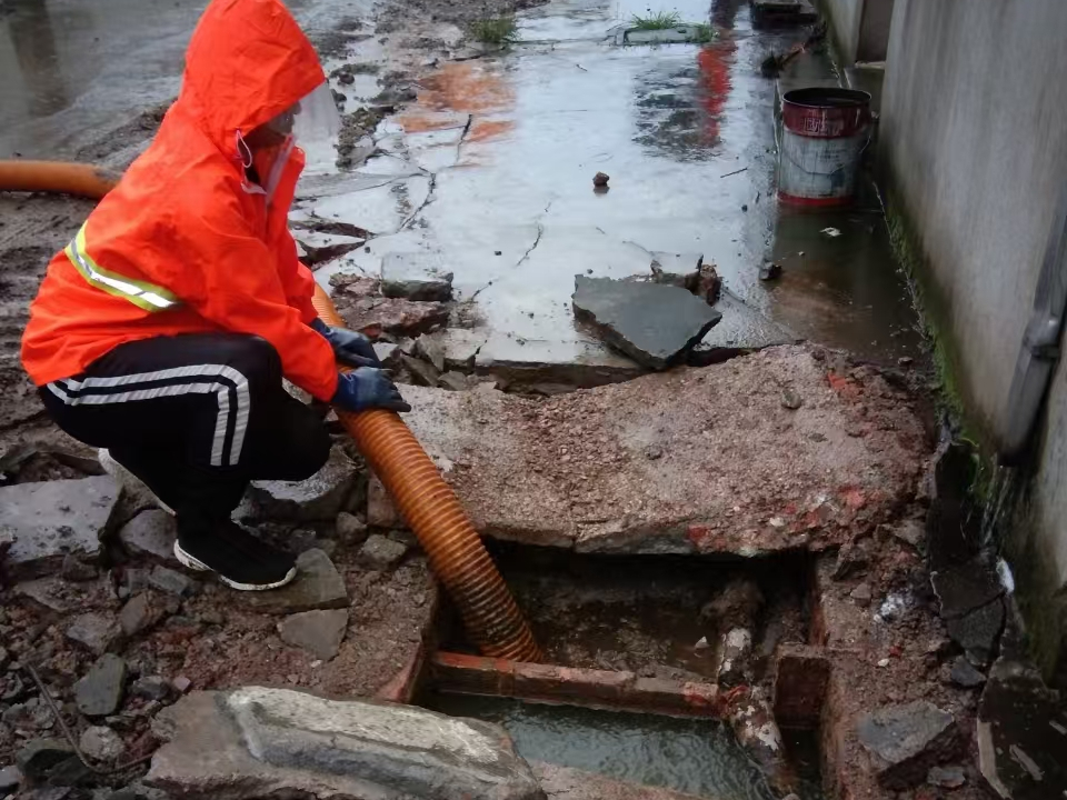 肃宁专业清理污水池 炜誉市政以规范流程守护城市 “肠道”