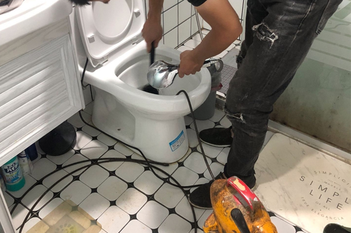 肃宁马桶堵塞自己疏通还是找师傅?专业上门服务让你省时更省心